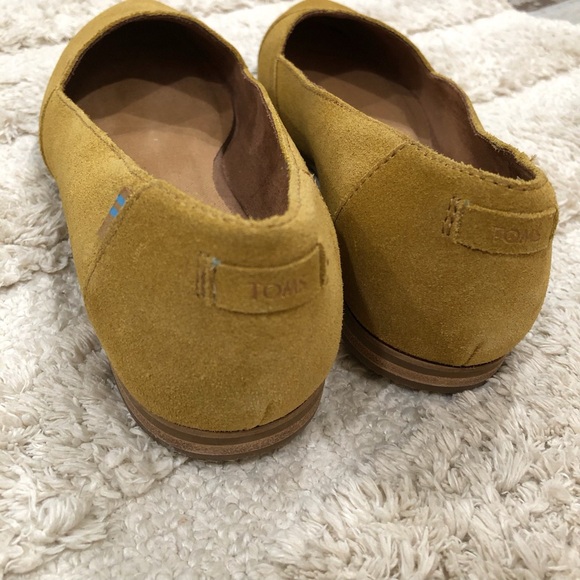 TOMS Women's Mustard Yellow Flats🐝 - Picture 2 of 6